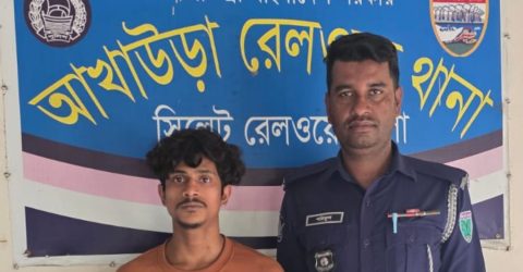 আখাউড়ায় রেলওয়ে জংশনে ছিনতাইয়ের অভিযোগে যুবক গ্রেফতার