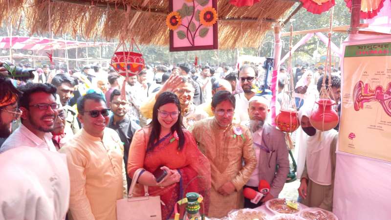 নরসিংদীর শিবপুর সরকারি শহীদ আসাদ কলেজে বসন্তবরণ ও পিঠা উৎসব  অনুষ্ঠিত