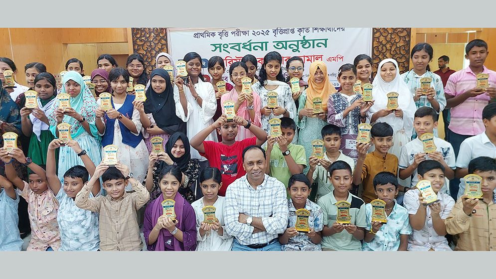 ডেপুটি স্পিকার -জাতীয় পতাকা আমাকে প্রতি মুহূর্তে সততা-দায়িত্বের কথা মনে করিয়ে দেয়।