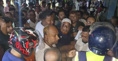 পাবনায় বিএনপি-জামায়াত উত্তেজনা, অতিরিক্ত পুলিশ মোতায়েন।